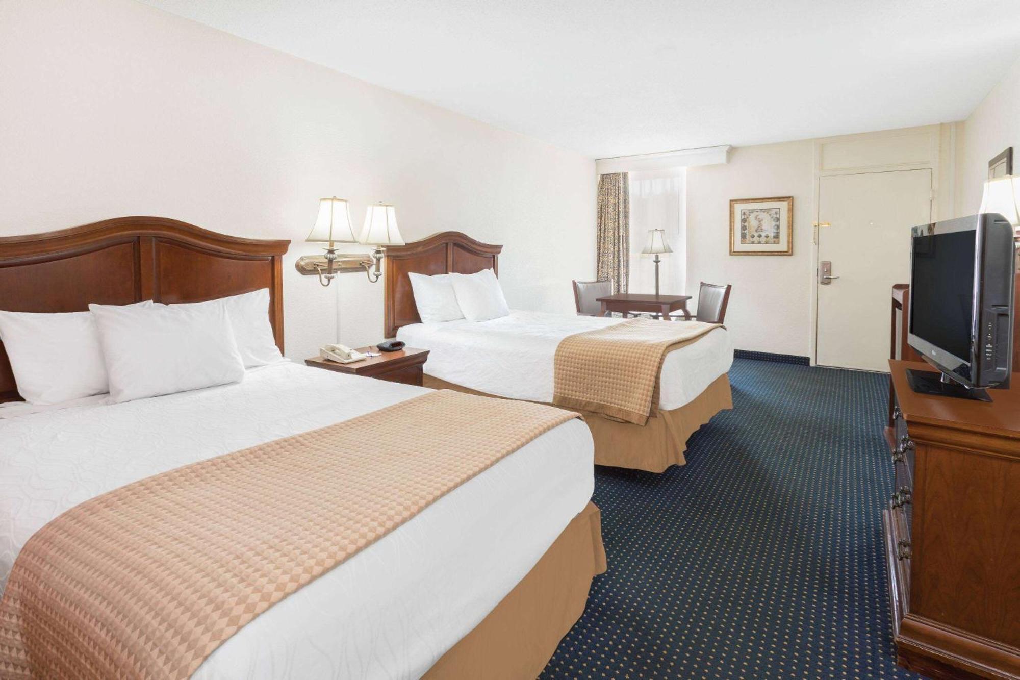 Hotel Baymont By Wyndham Rocky Mount I-95 Exterior foto